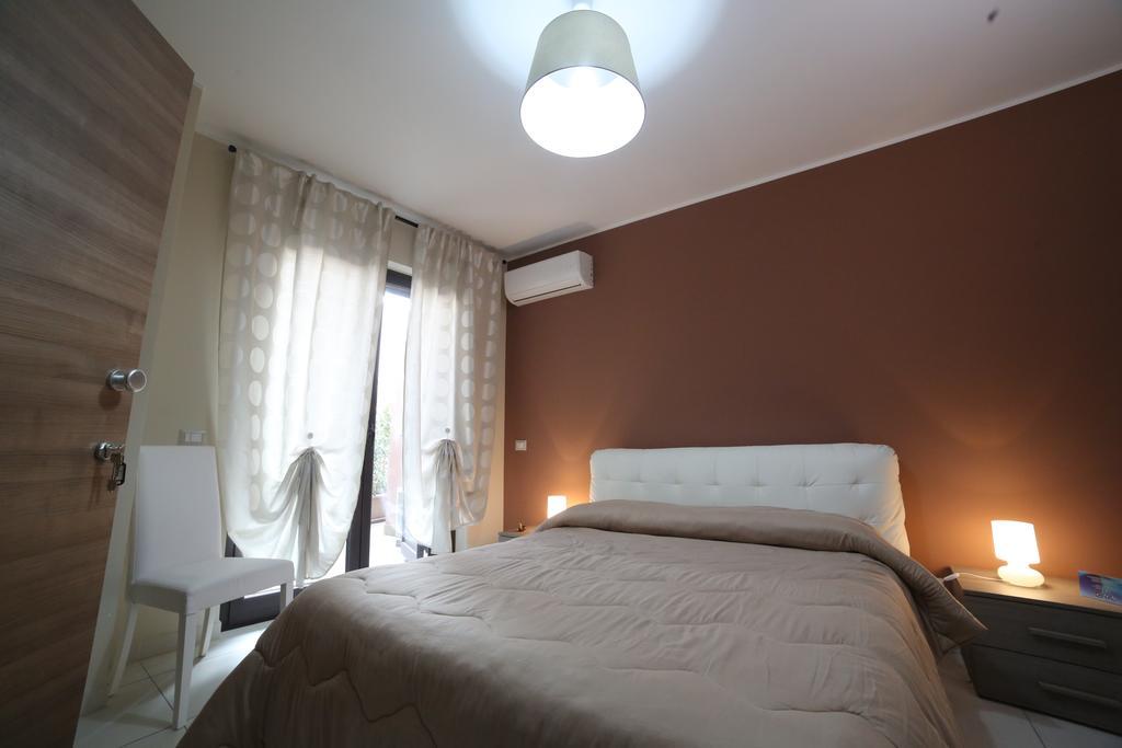B&B Ciclopi Aci Castello Extérieur photo