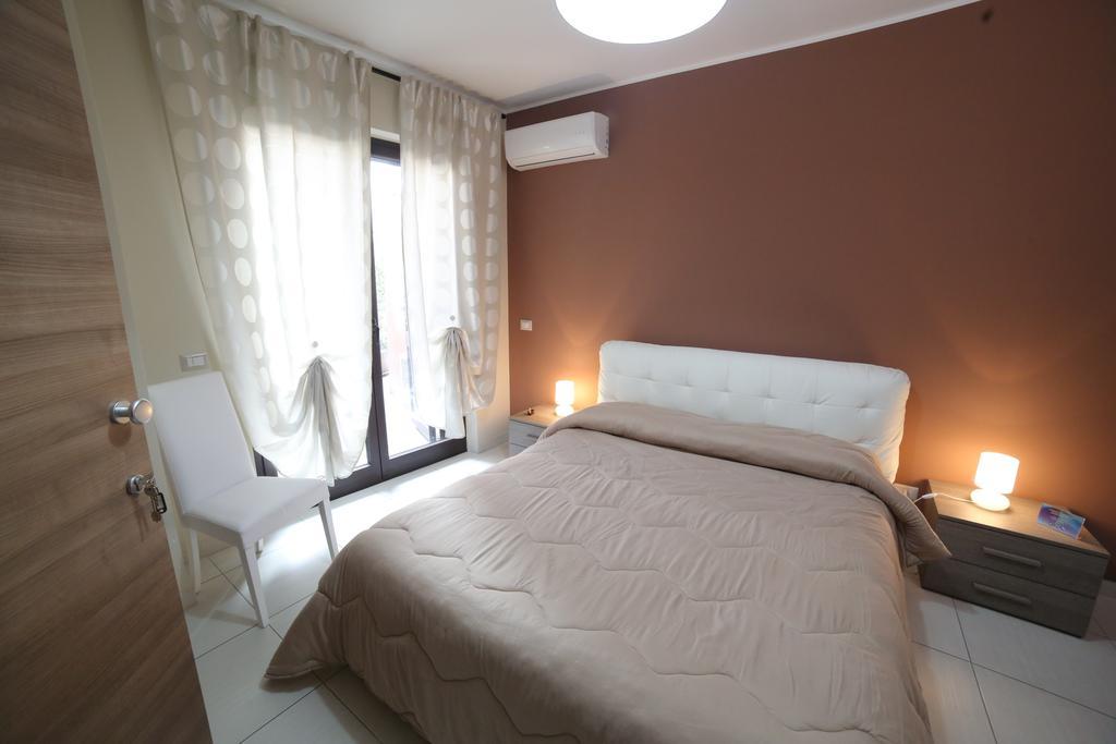 B&B Ciclopi Aci Castello Extérieur photo
